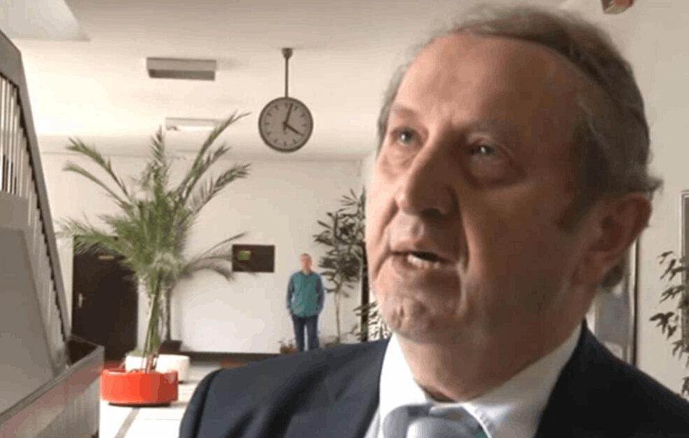 PROFESOR SRETO TANASIĆ O ZAKONU O ZAŠTITI ĆIRILICE: Ovo je pokušaj zaustavljanja progona našeg <span style='color:red;'><b>pisma</b></span> iz Srbije i srpskog naroda! 